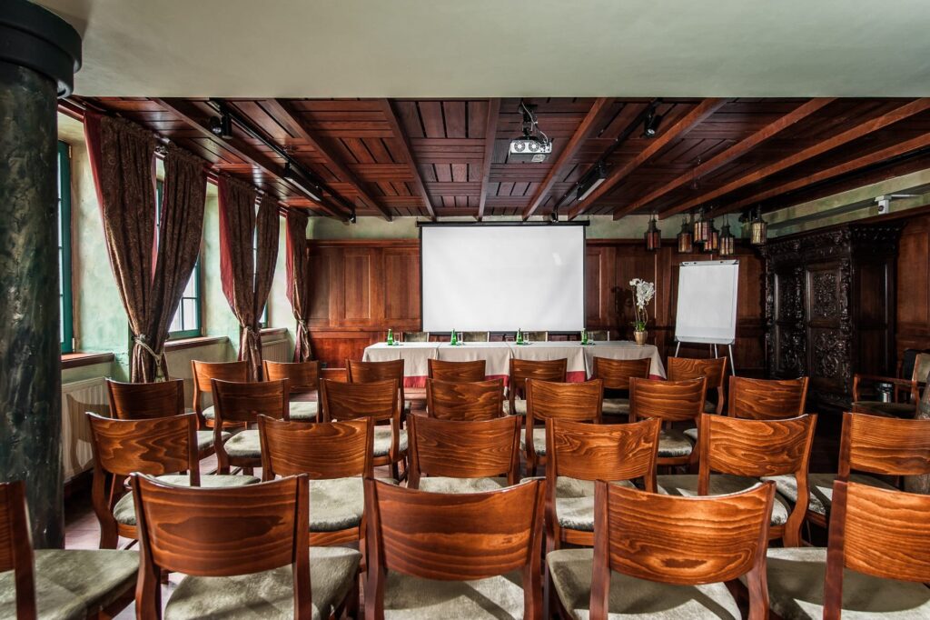 Sala <span style="color: var(--gold);">Holenderska</span>