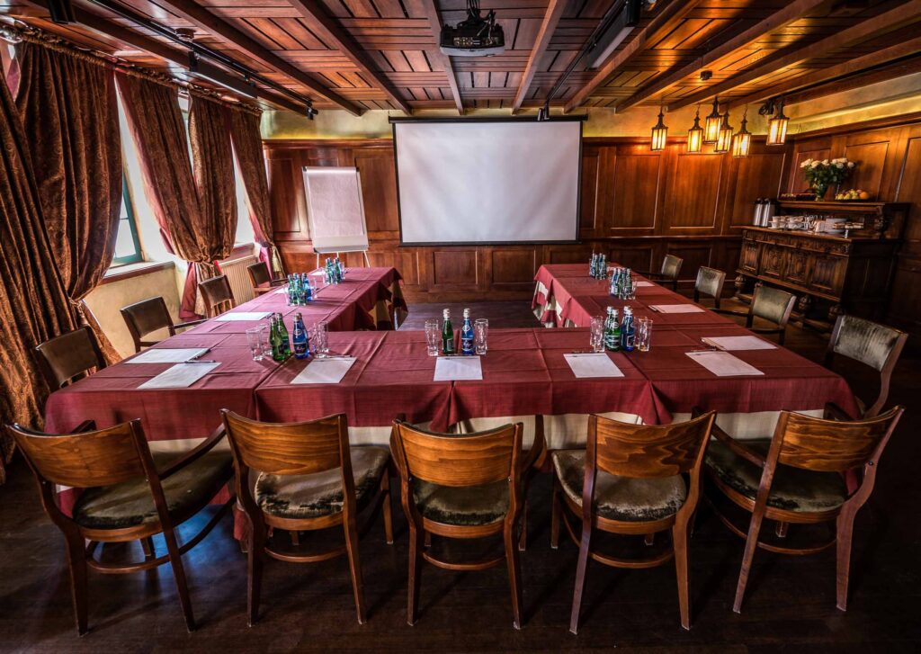 Sala <span style="color: var(--gold);">Holenderska</span> 7
